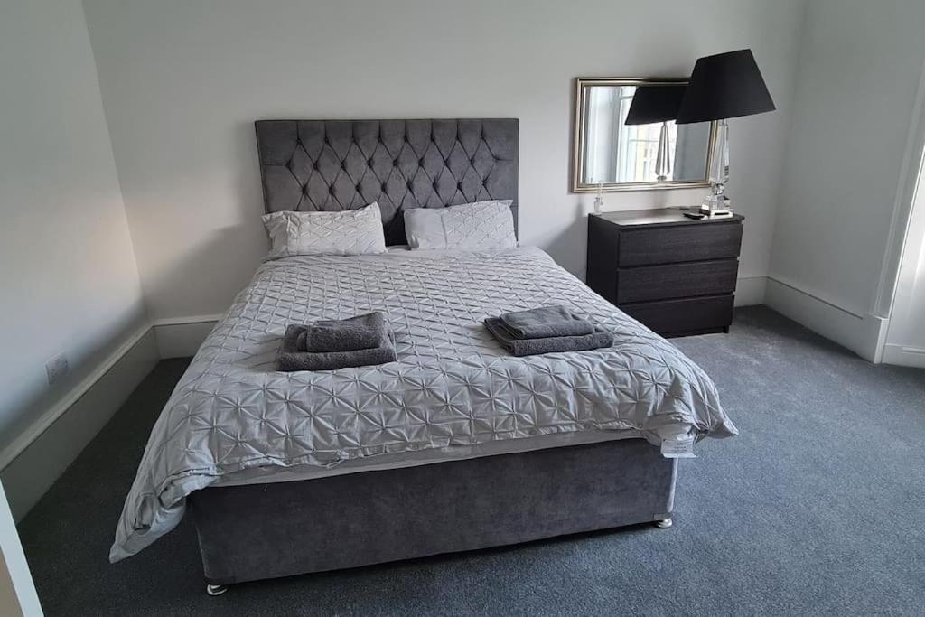 Large 4 Bed Apartment Edinburgh Exterior photo