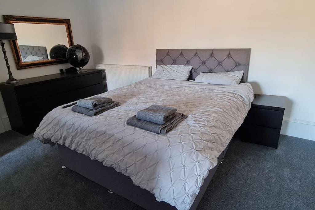 Large 4 Bed Apartment Edinburgh Exterior photo