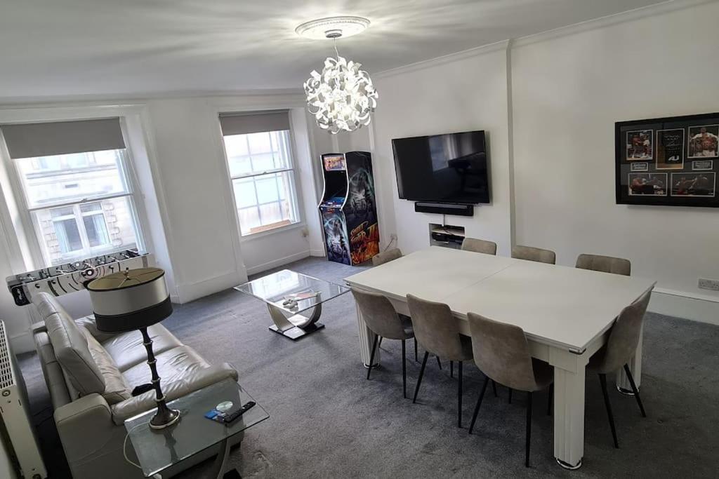 Large 4 Bed Apartment Edinburgh Exterior photo
