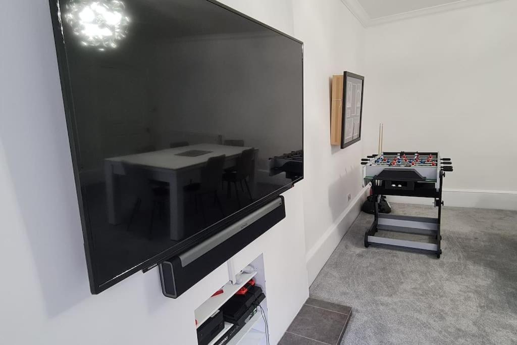 Large 4 Bed Apartment Edinburgh Exterior photo